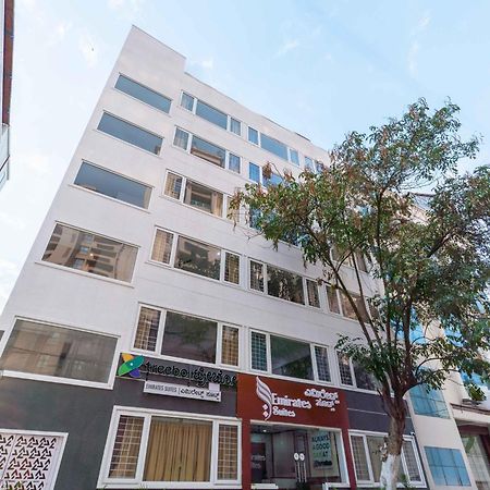 Treebo Emirates Suites Indiranagar 벵갈루루 외부 사진